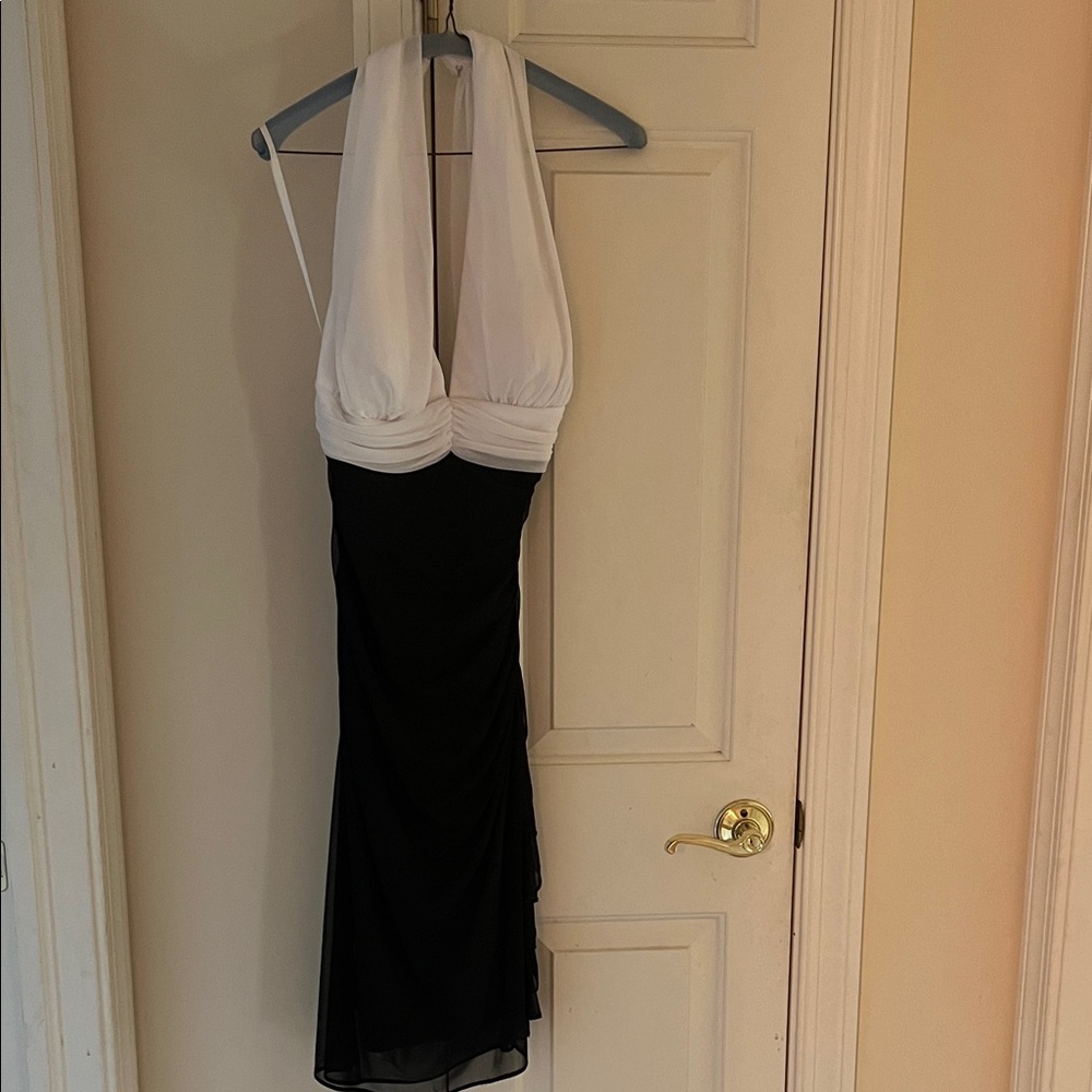 Elegant One-Shoulder Evening Dress in White and Black
